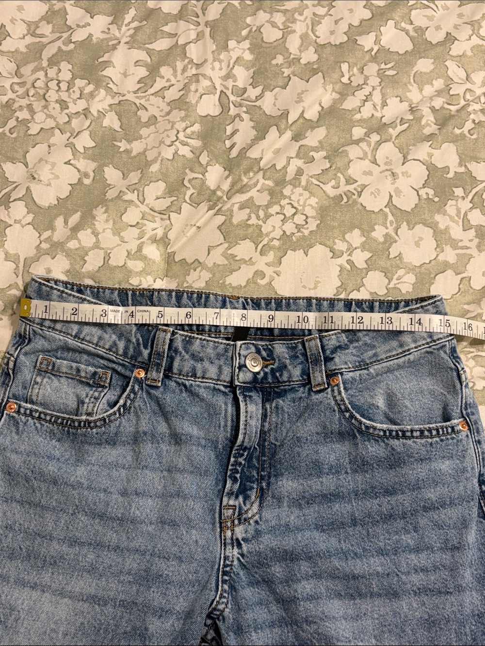 Divided Women's Light Blue Straight-Leg Jeans - Picture 7 of 8